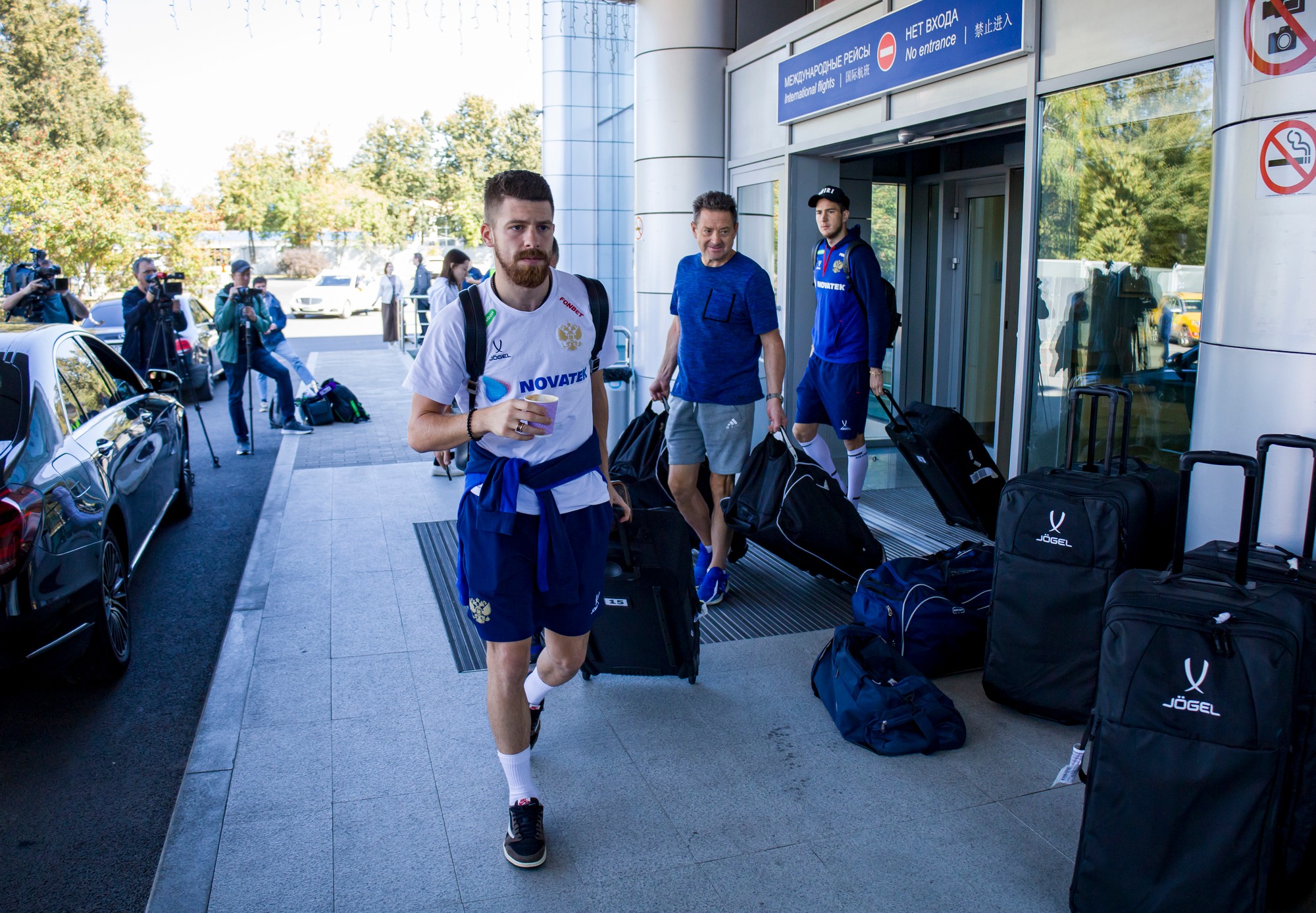 Russian national football team was welcomed at Vnukovo airport